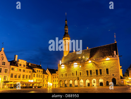 L'Hôtel de ville de Tallinn est un bâtiment de la vieille ville de Tallinn, Estonie, à côté de la place de l'Hôtel de Ville. Banque D'Images