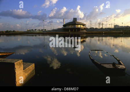 Avis de Daniel Rowing Centre à travers la rivière Yarkon Tel Aviv en Israël Banque D'Images