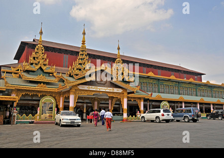 Pagodz Chaukhtatgyi Paya Yangon Myanmar Banque D'Images