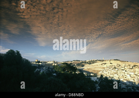 Vue panoramique de la vieille ville du Mont des Oliviers à Jérusalem Israël Banque D'Images