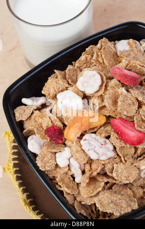 Bol de muesli avec des fruits Banque D'Images