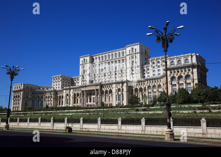 Le Palais du Parlement, Palatul Parlamentului, à Bucarest, Roumanie est un bâtiment comprenant deux chambres Banque D'Images