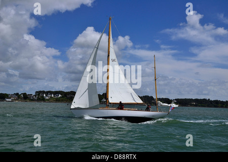 Pangur Ban : Loki, classe, yawl ketch Marconi, 1954, Architecte : Sparkman & Stephens, chantier : Abeking & Rasmussen (DE). Banque D'Images