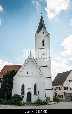 Église Saint Leonhard bavarois dans la ville Fürstenfeldbruck, Allemagne Banque D'Images