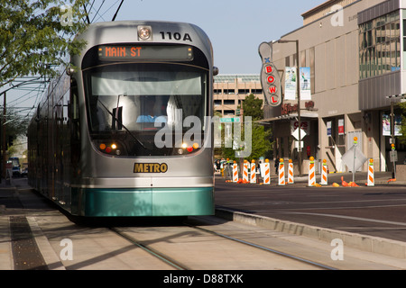 Le train s'approche d'un arrêt sur la ligne centre-ville de Phoenix Banque D'Images