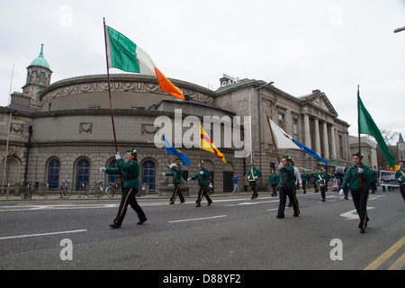 Groupe Dissident, le Sinn Fein Républicain de mars le GPO à Dublin pour commémorer l'Insurrection de Pâques 1916 Banque D'Images