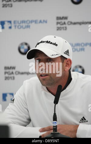 Le golfeur Espagnol Sergio Garcia répond aux médias au BMW PGA Championship à Wentworth 2013 Banque D'Images