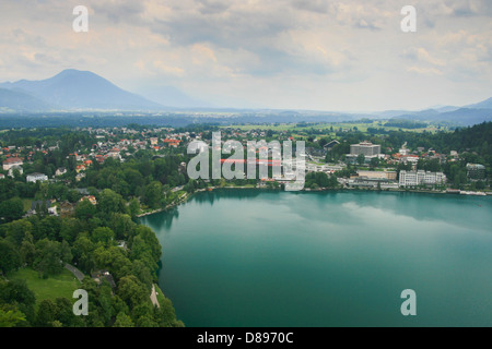 Une vue du château de Bled sur le lac de Bled en Slovénie, Europe canton Banque D'Images