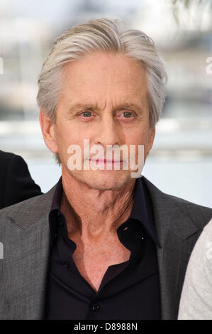 Cannes, France. 21 mai 2013. Michael Douglas au Festival de Cannes 2013 assiste à la Photocall pour "derrière les candélabres' Credit : James McCauley / Alamy Live News Banque D'Images