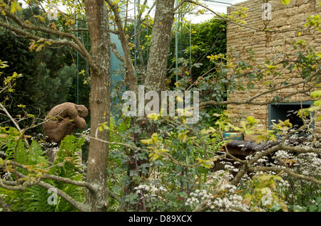 Le jardin voilée, une partie de l'Arthritis Research UK Jardin de RHS Chelsea Flower Show 2013 à Londres, Royaume-Uni, le 21 mai 2013. L'épreuve qui jardin conçu par Chris Eugène Riedweg comporte trois sections reflétant le trajet de la douleur à la direction. Banque D'Images