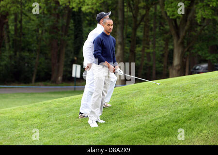 Wentworth, au Royaume-Uni. 22 mai 2013. Theo Walcott pendant la compétition Pro-Am célébrité de Wentworth Golf Club. Banque D'Images