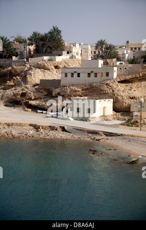 Village près de Plage Mughsayl, Oman. Banque D'Images