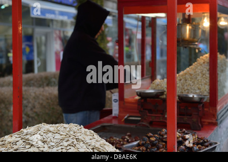 Blocage de pop-corn en Mère Theresa Boulevard pendant 5ème commémorations de l'indépendance, le 17 février 2013, à Pristina, Kosovo Banque D'Images