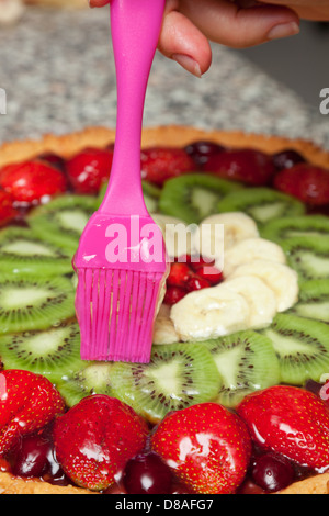 Gâteau aux fruits frais avec l'isinglass Banque D'Images