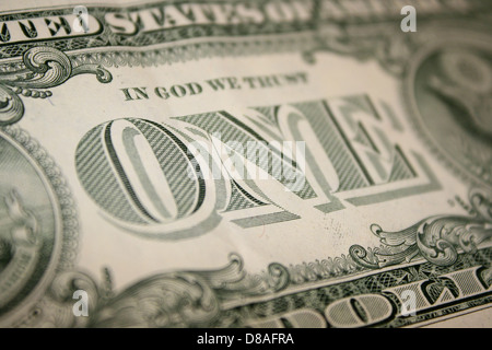 Une vue rapprochée du verso d'un billet d'un dollar, mettant en valeur les détails de son design, y compris l'emblème de l'aigle et le grand sceau des États-Unis. Banque D'Images