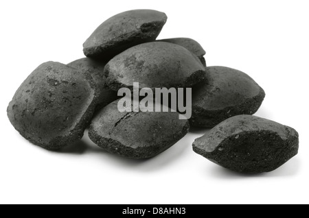 Briquettes de charbon de Coco isolated on white Banque D'Images