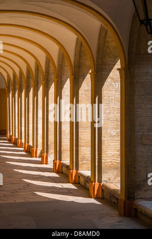 Lumière du soleil à travers les arches Banque D'Images