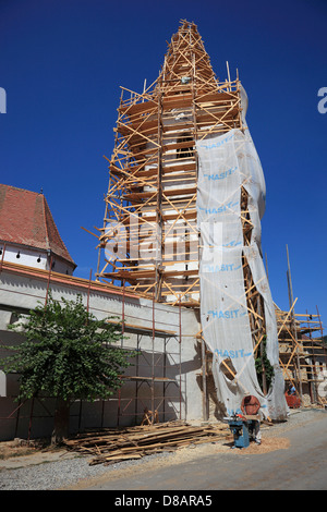 Travaux de rénovation de l'UNESCO World Heritage Site, église fortifiée de Dârjiu, ou Ders, Därsch, une ville située dans la région Harghita en tra Banque D'Images