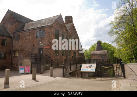 Shropshire Ironbridge Coalport England UK Coalport China Museum avec l'un des fours bouteille restauré 10 Ironbridge Gorge Museum complex Banque D'Images