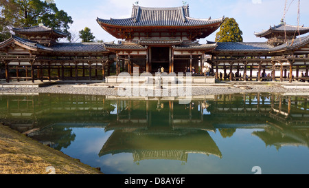 Phoenix Hall Byodo-in d'Uji à Kyoto sur un froid matin d'hiver Banque D'Images