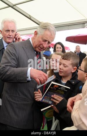 Son Altesse Royale le Prince de Galles et son épouse la duchesse de Cornouailles visiter le Hay Festival, Powys, Pays de Galles, 2013 Banque D'Images