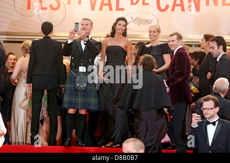 Cannes, France. 22 mai 2013. David Coulthard et Karen minier qui fréquentent le "tout est perdu" une première mondiale à la 66e Festival de Cannes. Photo : AFP/Alamy Live News Banque D'Images