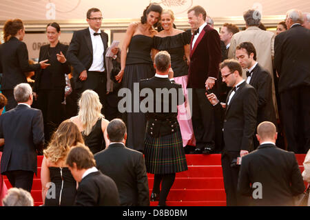 Cannes, France. 22 mai 2013. David Coulthard, Karen Minier et invités présents le "tout est perdu" une première mondiale à la 66e Festival de Cannes. Photo : AFP/Alamy Live News Banque D'Images