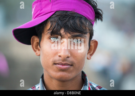 Adolescent indien, Ahmedabad, Gujarat, Inde Banque D'Images