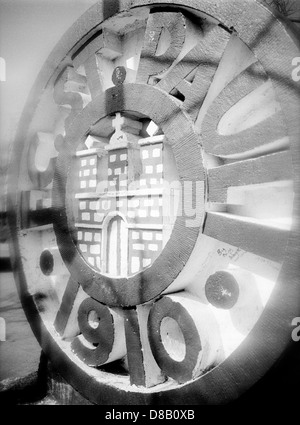 FC St Pauli 1910 armoiries du monument à l'extérieur Stade Millerntor à Hambourg. Banque D'Images