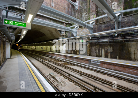 London Overground East London Railway Station Wapping Banque D'Images