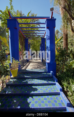 Jardins Majorelle : Composition avec bleu cobalt profond Banque D'Images