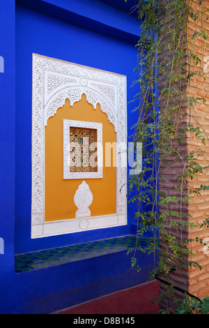 Jardins Majorelle : Composition avec bleu cobalt profond Banque D'Images