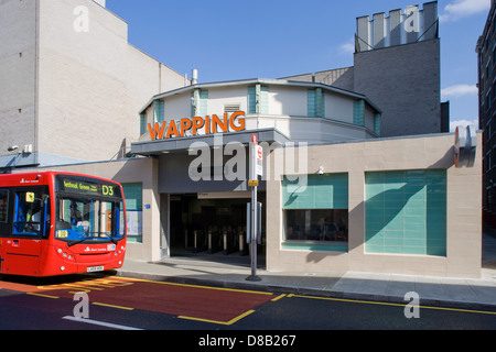 London Overground East London Railway Station Wapping Banque D'Images