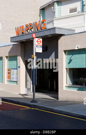 London Overground East London Railway Station Wapping Banque D'Images