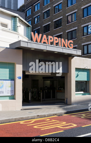 London Overground East London Railway Station Wapping Banque D'Images