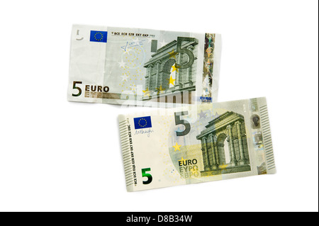 Le nouveau billet de 5 euros (sous) et l'ancien billet de banque (ci-dessus) est le plus récent publié en mai 2013 Banque D'Images