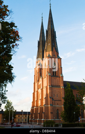 Uppsala Domkyrka est la grande cathédrale gothique dominatin ville. Banque D'Images