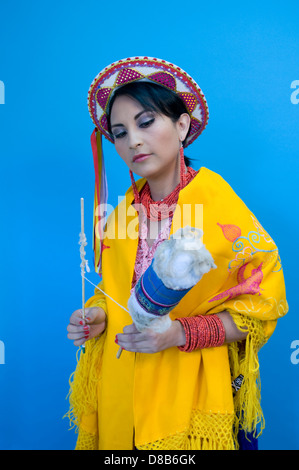 Cotopaxi femme durant la fête de Corpus Christi célébration Banque D'Images