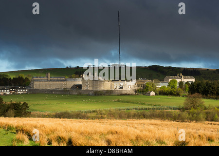 La prison de Dartmoor contre un ciel d'orage. Devon, Angleterre Banque D'Images