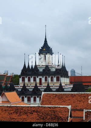Loha Prasat Metal Palace à Wat Ratchanatdaram Worawihan, Bangkok en Thaïlande. Banque D'Images