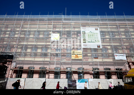 La rénovation de bâtiments, l'échafaudage, Georgsbrunnen fontaine, Trèves, Rhénanie-Palatinat, Allemagne, Europe Banque D'Images