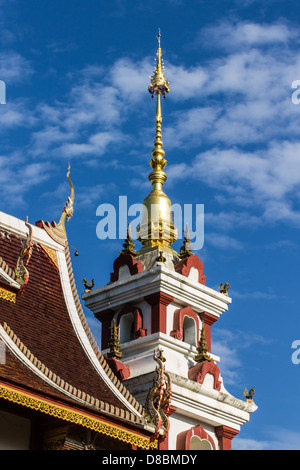 Lanna Naga Gable Chedi apex Banque D'Images