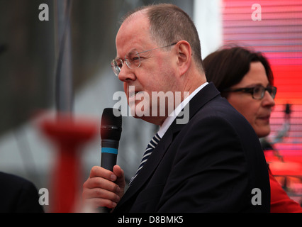 Peer Steinbrück (SPD) s'exprimant à l'occasion du 150e anniversaire du Parti Social-démocrate d'Allemagne, à Leipzig, Allemagne. Banque D'Images