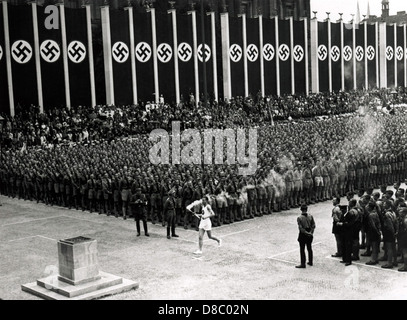 Inauguration des Jeux Olympiques de Berlin 1936 Allumage de la Flamme Olympique Banque D'Images