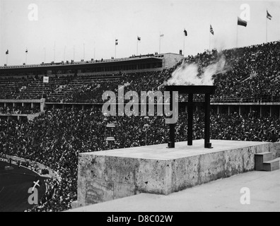 Inauguration des Jeux Olympiques de Berlin 1936 - La flamme olympique Banque D'Images