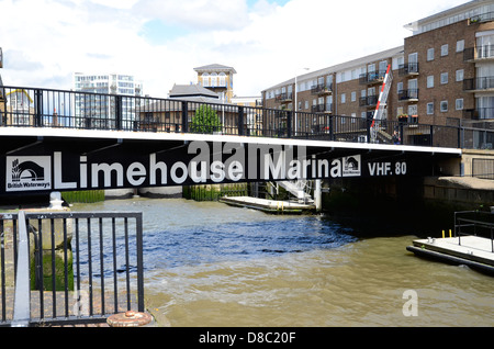 Limehouse Basin et marina dans la London Docklands Banque D'Images