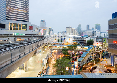 Sur Bangkok avec Skytrain, Thaïlande Banque D'Images