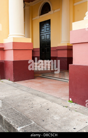 Entrée du Théâtre National (Teatro Nacional) en Vieille Ville. Banque D'Images