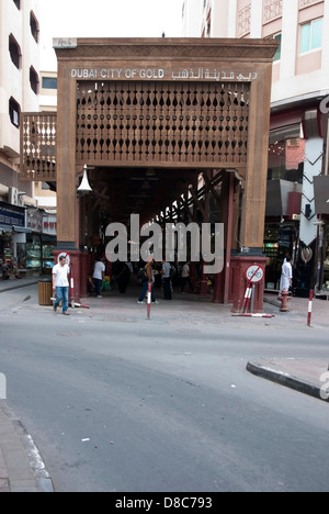 Barrière en bois entrée de la ville de Dubaï de l'or Banque D'Images