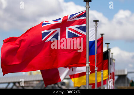 Allied, alliés, drapeaux, Liverpool, Royaume-Uni 24 mai,2013. Red Ensign et drapeaux des nations au 70e anniversaire de la bataille de l'Atlantique (BOA 70), commémorations et célébrations autour de Liverpool.La bataille de l'Atlantique a été la plus longue campagne militaire continue de la Seconde Guerre mondiale, à son apogée de mi-1940 à la fin de 1943.Crédit : Banque D'Images